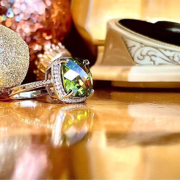 ♥️ Gorgeous 7ct peridot ring, size 8 sterling silver white sapphire halo - Picture 7 of 16